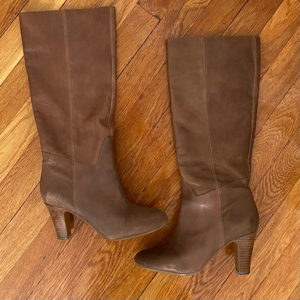 BCBG ILIA VINTAGE SHEEP TAUPE HEEL BOOT SIZE 7